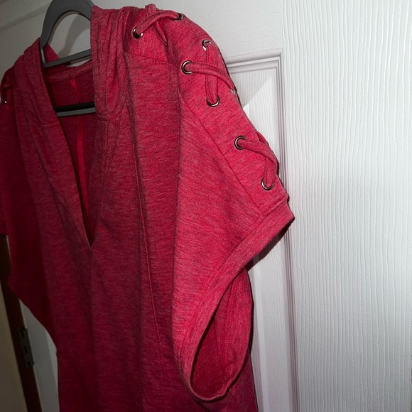 Pink hooded t-shirt - Picture 2 of 5